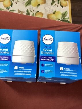 Febreze Plug Scent Booster Bundle NEW 1 alternating scented oil warmer/box